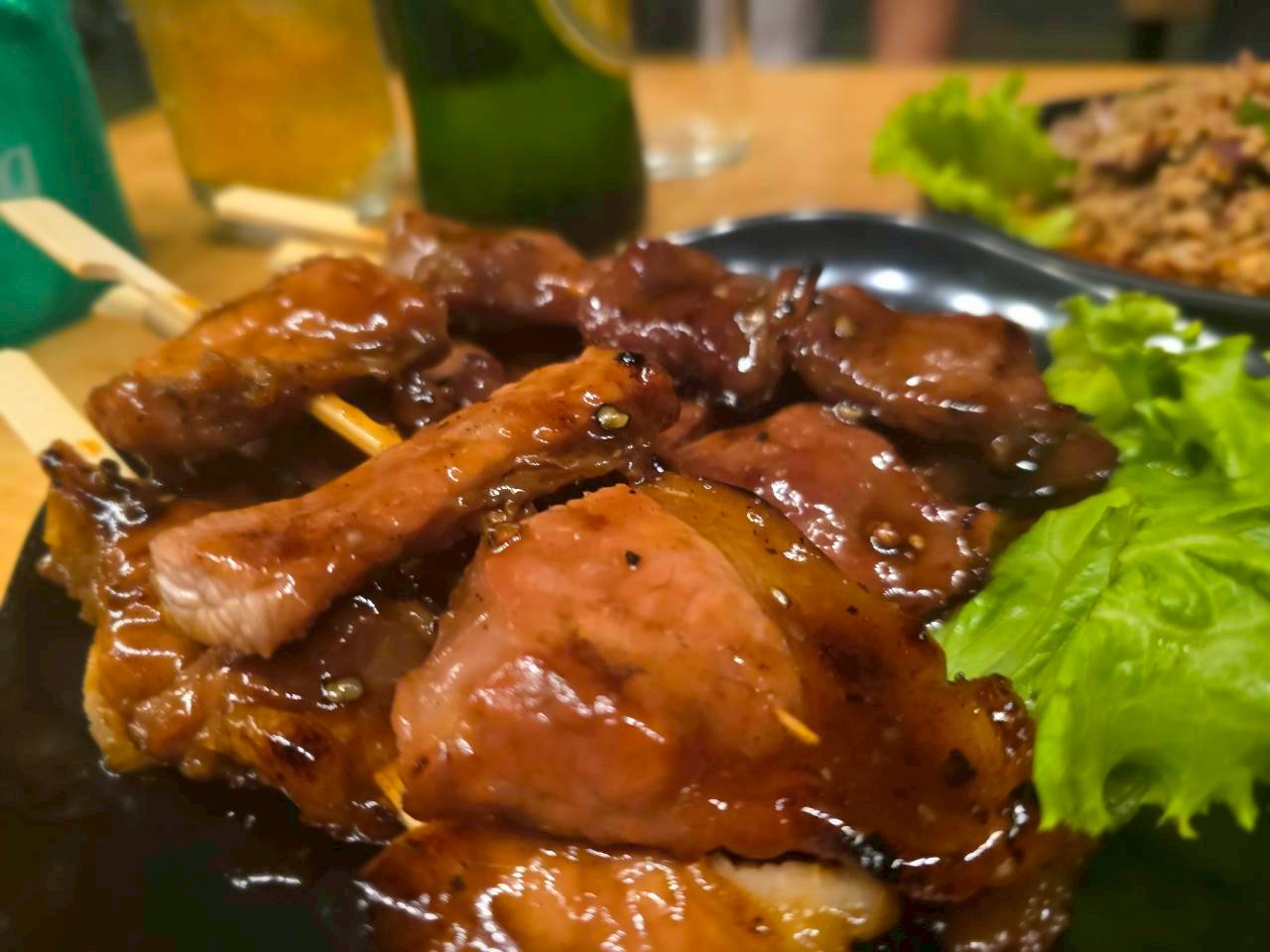 เปลี่ยนมื้อเย็นธรรมดา ให้เป็นฟีลแคมป์ปิ้งสุดชิลล์ พร้อมส้มตำแซ่บและบอลคู่โปรด