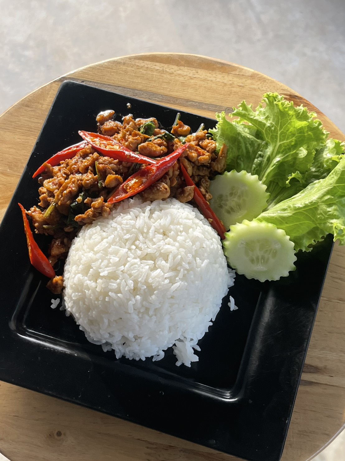 กระเพราไก่ราดข้าว