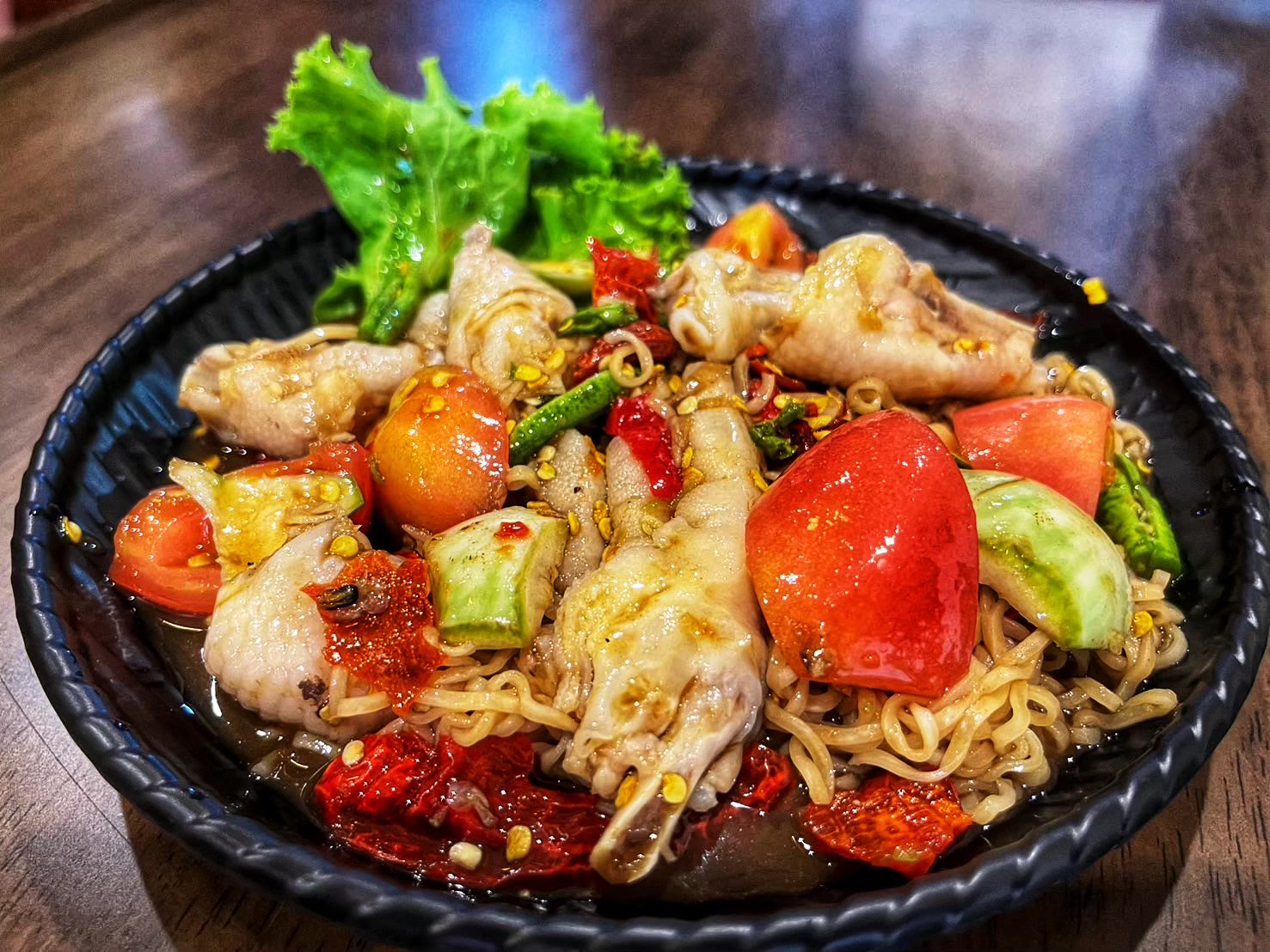 ตำมาม่าตีนไก่