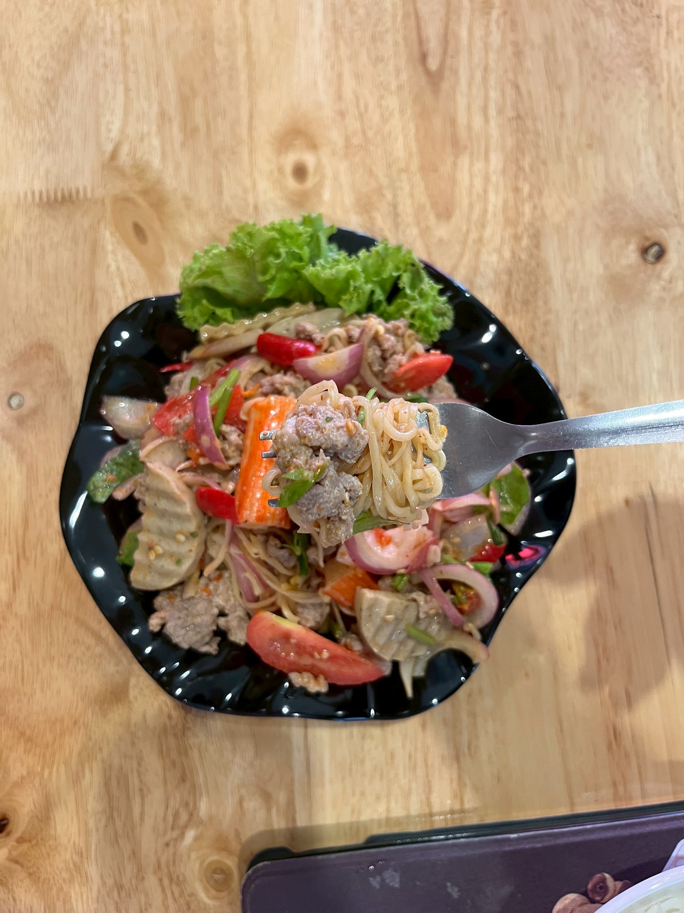 ยำมาม่าหมูสับ+หมูยอ