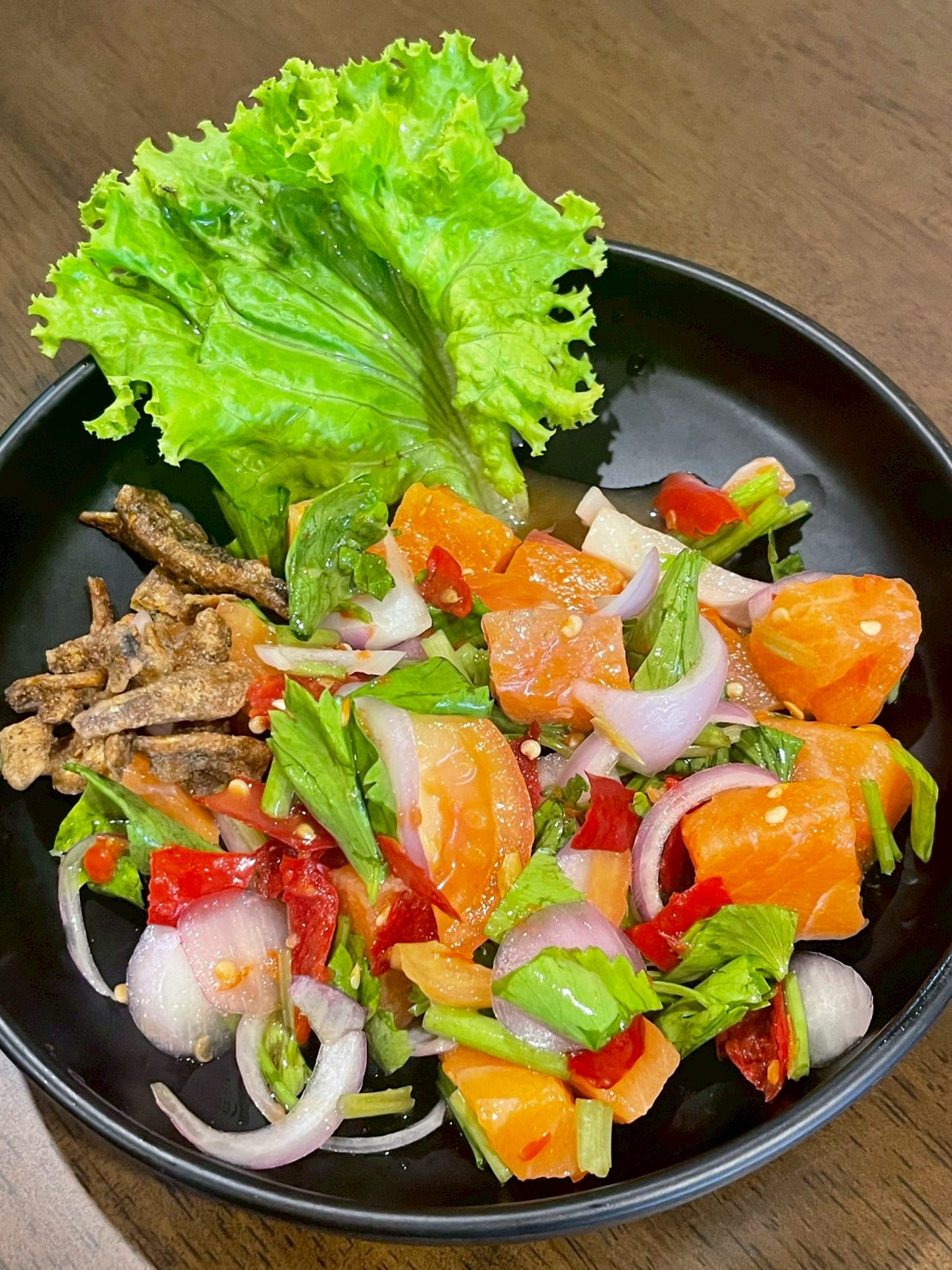 ยำแซลมอน