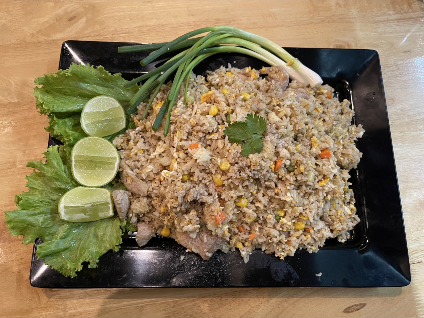 ข้าวผัดหมู จานใหญ่ (เหมาะสำหรับ3-4ท่าน)